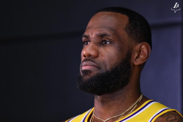 周鹏19分深圳不敌广东 洛夫顿43+18上海胜天津