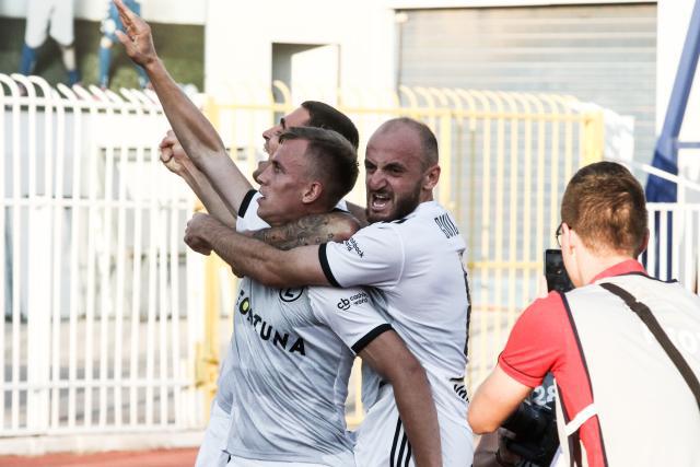 詹姆斯31+10库里38分里夫斯绝杀 湖人险胜勇士